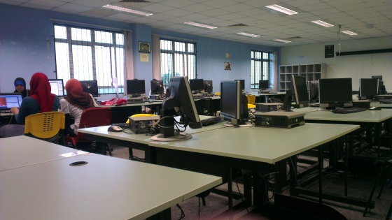 Life in UNISEL - Faculty of Computer Science and Information Technology (FCSIT) Open Lab